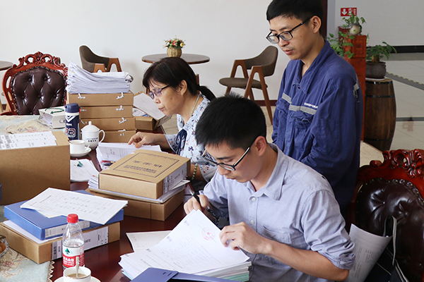 1622453228527244.jpg 專家組檢查企業安全管理資料02.jpg